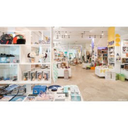 Escaparatismo en tiendas de ocio y regalos y técnicas de marketing